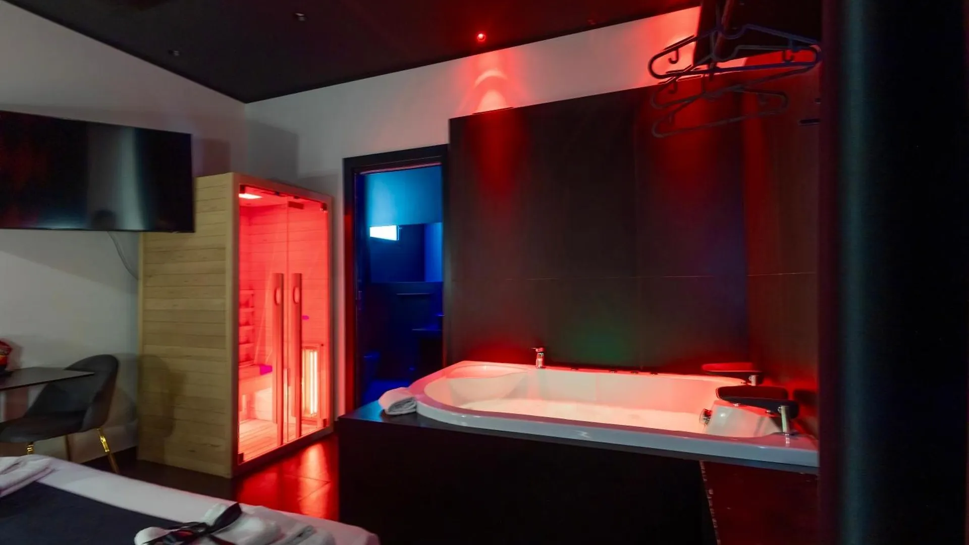 Maximum Hub Suite&Spa Palermo Bed & Breakfast