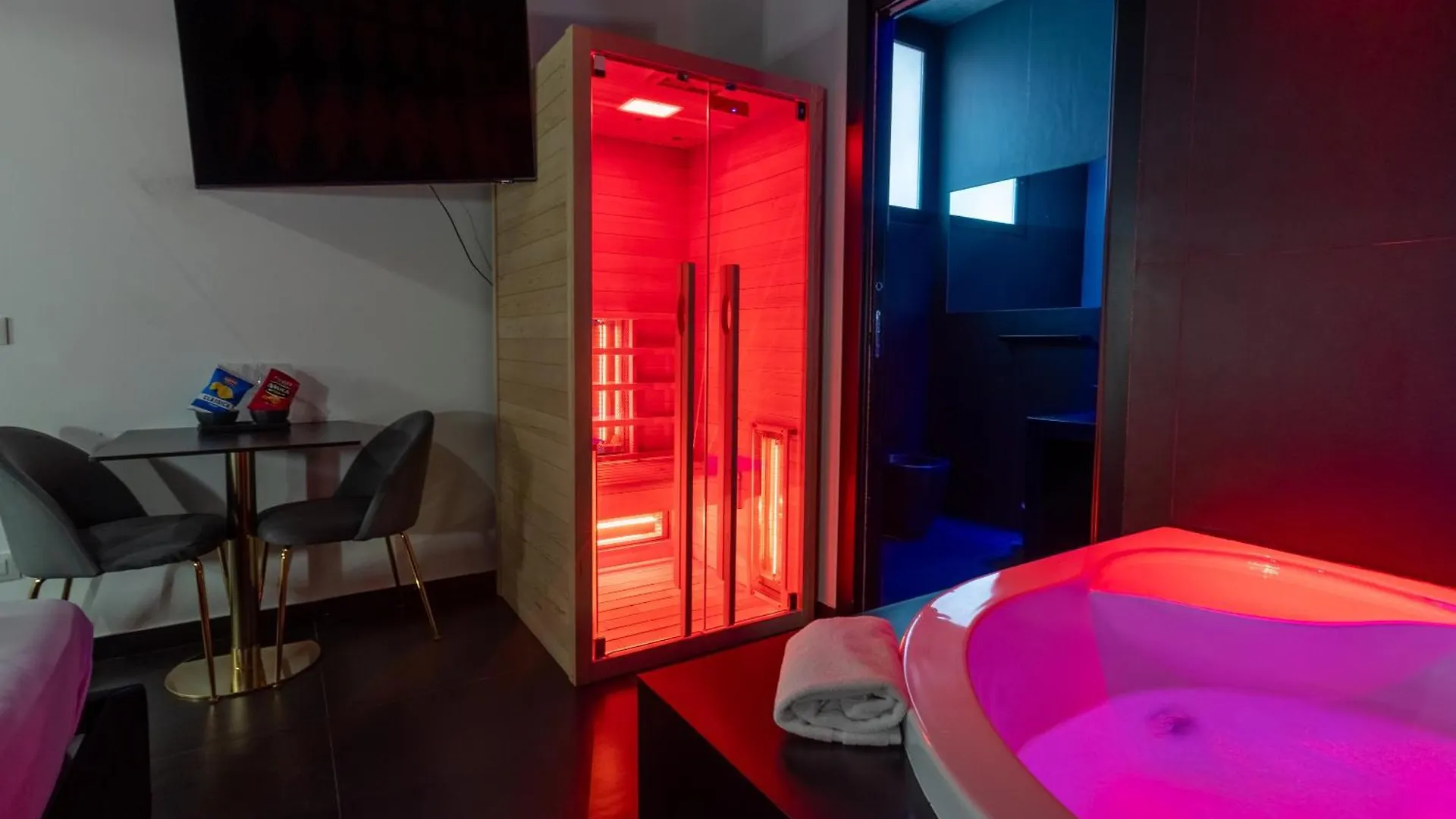 Maximum Hub Suite&Spa location