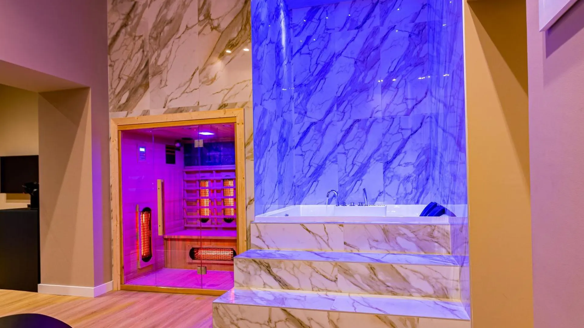Maximum Hub Suite&Spa Palermo 2*,  Italia